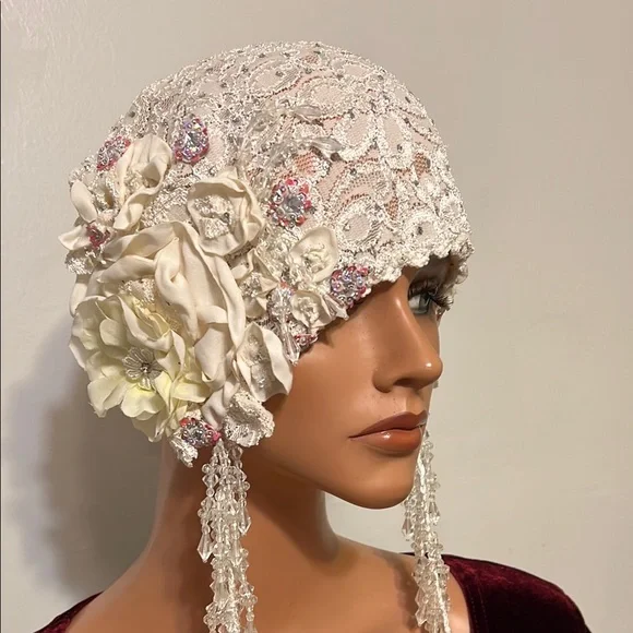 Elegant Lace and Floral Women display picture 2
